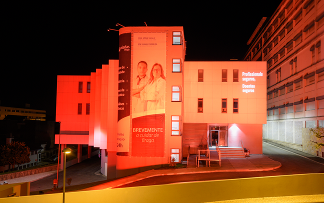 Hospital Lusíadas Braga iluminado de laranja