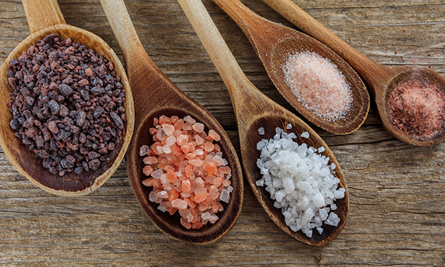 Comparar os diferentes tipos de sal: há algum tipo que seja mais saudável?