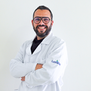Dr. André Martinez