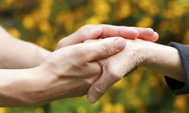 Na doença de Parkinson os neurónios deixam de produzir a dopamina, substância que ajuda a controlar os movimentos corporais.