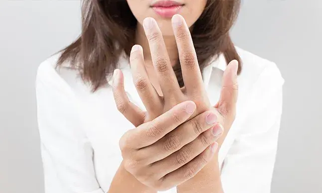 A retenção de líquidos é um dos sintomas associados a doenças renais ou falência hepática.