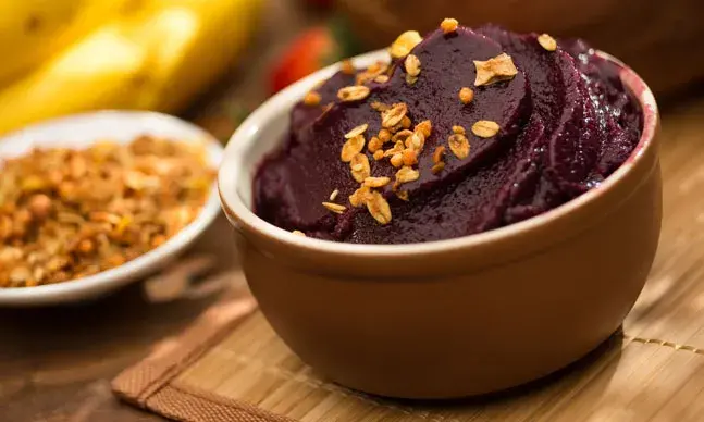 Quais são as propriedades do açaí? E será mesmo considerado um superalimento?