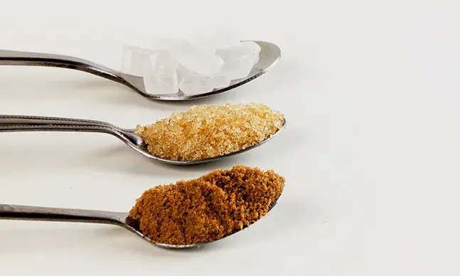 O açúcar mascavado está presente naturalmente em alguns alimentos