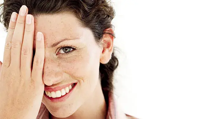 Se sentir algum incómodo, comichão ou dor nos olhos  deve procurar o médico. 