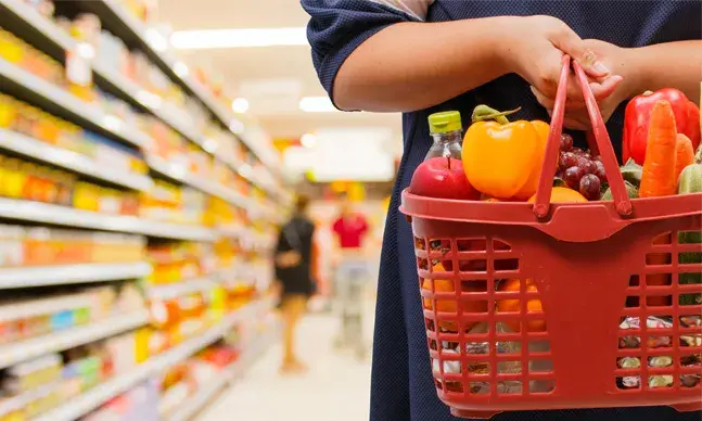 Leia atentamente os rótulos dos alimentos porque nem sempre os produtos light ajudam a emagrecer. 
