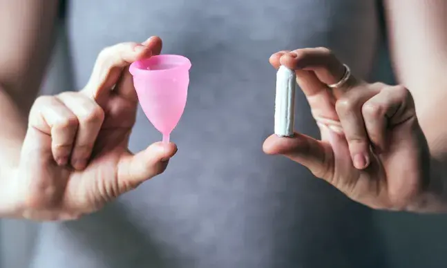Copo menstrual: vantagens e desvantagens