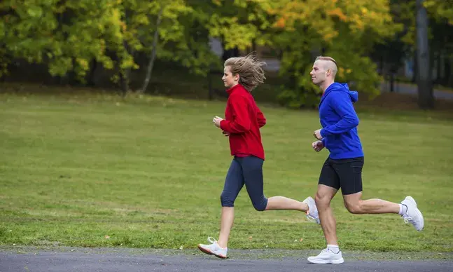 Caminhar e correr são duas atividades muito populares e indicadas para todo o tipo de pessoas