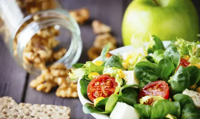 Durante o período das festas consumimos quase o triplo das calorias do que é suposto, chegando a aumentar cerca de três quilos. No ano novo, é altura de fazer dieta.