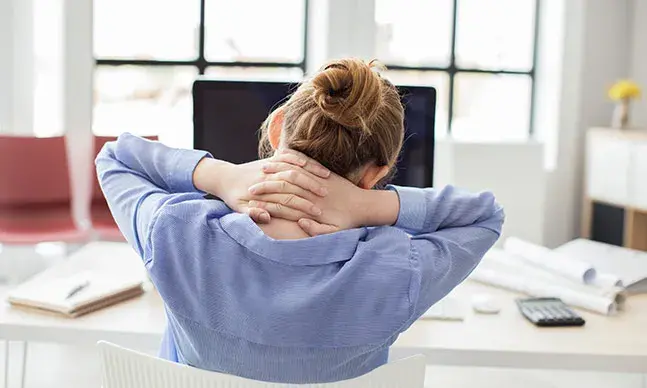7 erros no trabalho que fazem mal à saúde