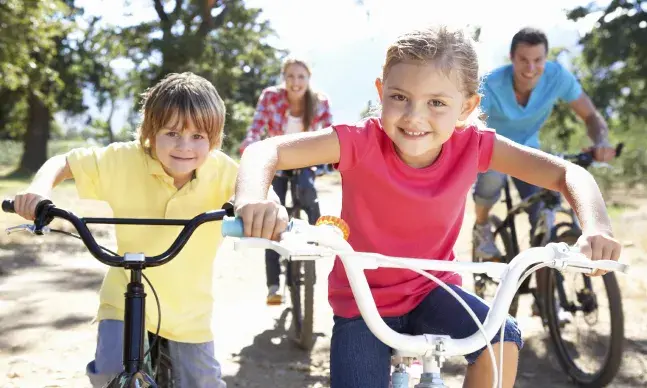 A atividade física atrasa o envelhecimento do corpo e do cérebro, por isso é boa para manter a família saudável.