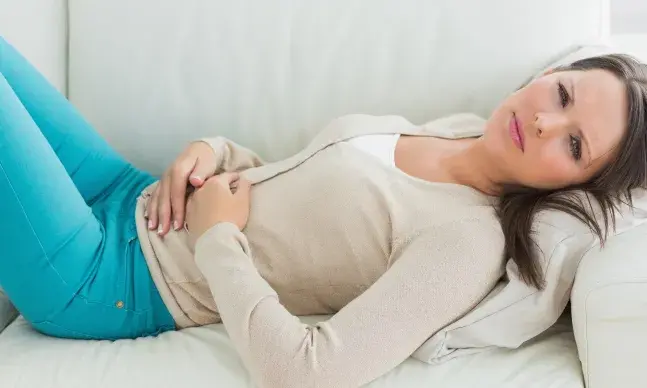 Não é grave ter dores de barriga ocasionalmente, mas é preciso estar atento a mais sintomas e procurar o médico quando estes se agravarem.  Pode tratar-se de gastrite.