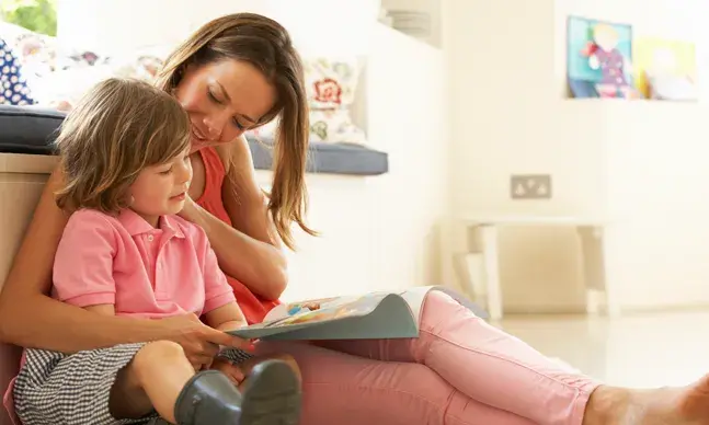 A leitura num ambiente descontraído ajuda também a reforçar os laços entre as crianças e a família.