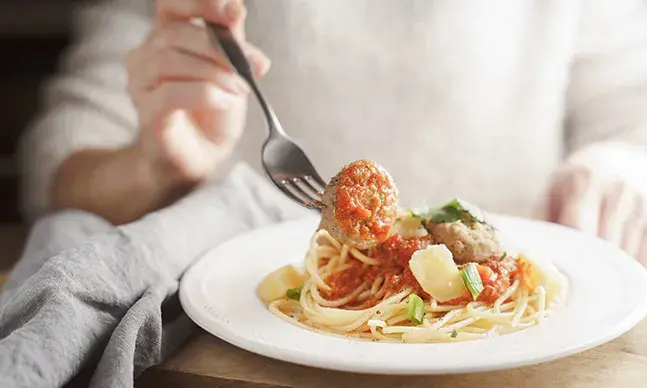 A intolerância alimentar pode dever-se ao consumo de alguns alimentos. Os sintomas são diarreia, cólicas e mesmo hiperatividade.