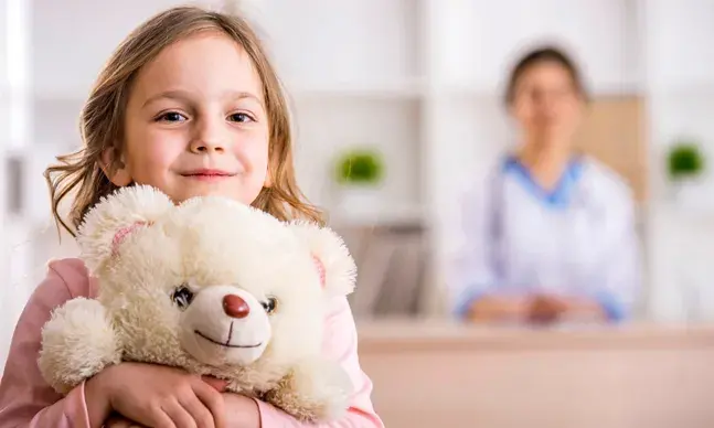 Se o seu filho tem medo de ir ao médico, leia estes conselhos do pediatra João Bismarck Pereira, do Hospital Lusíadas Lisboa 
