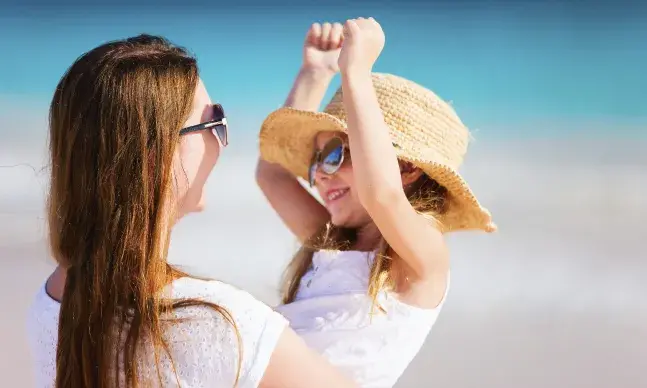 Os óculos de sol protegem contra a radiação luminosa.