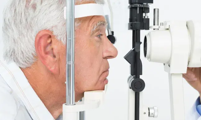 As cataratas atingem cerca de metade da população mundial com mais de 65 anos.