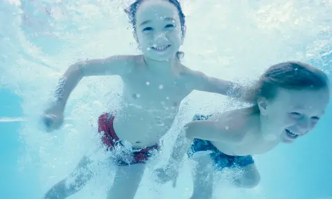 Otite do nadador: inimiga das férias de verão