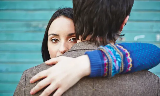 Se conhece alguém que pode vir a cometer suicídio mostre-lhe que não está sozinho.