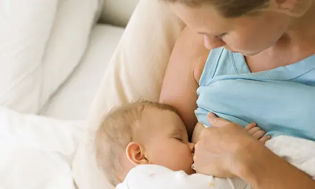 Se o bebé não conseguir mamar, o Terapeuta da Fala pode ajudar a mãe e a criança. O auxílio precoce ajuda no momento de crise e previne problemas futuros.