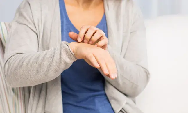 Zona: o que é e como identificar o herpes-zoster? Quais os sintomas mais comuns?