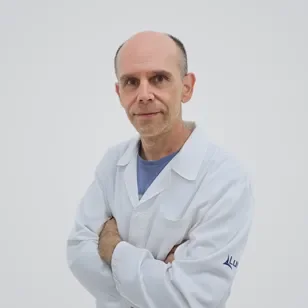 Dr. Carlos Oliveira