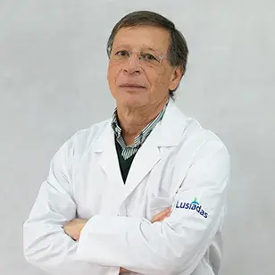 Dr. Manuel Monteiro
