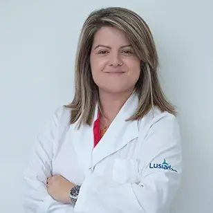 Dra. Cláudia Carneiro