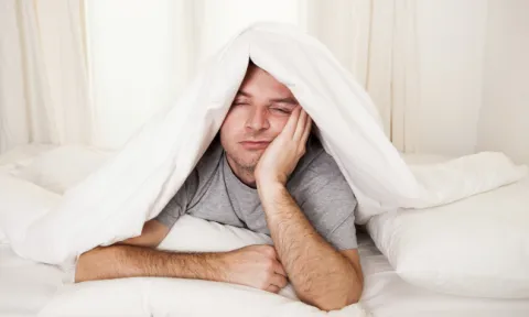 A apneia do sono pode levar ao desenvolvimento de outros problemas de saúde. A apneia do sono pode levar ao desenvolvimento de outros problemas de saúde.