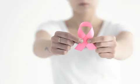 O autoexame da mama é uma das formas de fazer a deteção precoce do cancro da mama. O autoexame da mama é uma das formas de fazer a deteção precoce do cancro da mama.