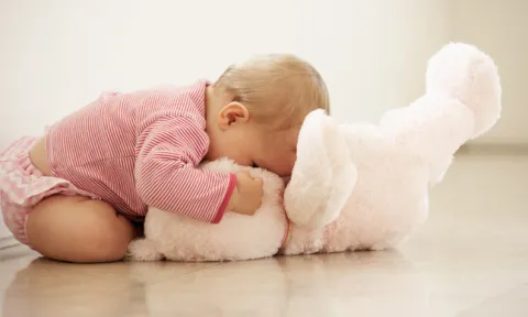 Cólicas do bebé: verdade ou mito? Aprenda a identificar as possíveis causas do choro do bebé