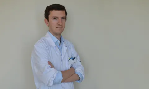 O Hospital Lusíadas Lisboa é o primeiro hospital privado em Portugal a disponibilizar a ciclodestruição por ultrassons, uma técnica não invasiva que promete ser um dos grandes avanços no tratamento do glaucoma.
O Hospital Lusíadas Lisboa é o primeiro hospital privado em Portugal a disponibilizar a ciclodestruição por ultrassons, uma técnica não invasiva que promete ser um dos grandes avanços no tratamento do glaucoma.