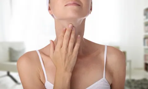 O hipertiroidismo afeta sobretudo as mulheres e tem como sintomas principais a taquicardia, o emagrecimento, uma sensação de cansaço extremo. O hipertiroidismo afeta sobretudo as mulheres e tem como sintomas principais a taquicardia, o emagrecimento, uma sensação de cansaço extremo.