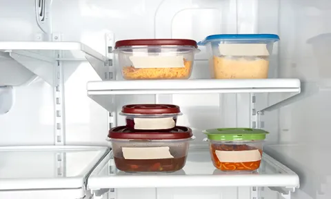 As intoxicações alimentares podem ser provocadas por alimentos ou água contaminados As intoxicações alimentares podem ser provocadas por alimentos ou água contaminados
