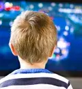 Ver televisão ao perto faz mesmo mal ou é um mito?