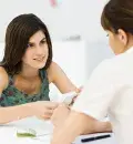 Quando levar a sua filha adolescente ao ginecologista?