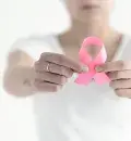 O autoexame da mama é uma das formas de fazer a deteção precoce do cancro da mama.