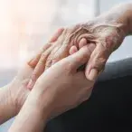 Cuidados paliativos: promover o alívio do sofrimento e a dignidade da pessoa