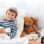 É contagiosa e uma das doenças mais comuns em idade escolar. Saiba o que é a escarlatina e por que motivo se pode contrair a doença mais do que uma vez.