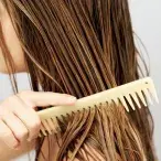 Saiba mais sobre o que causa a queda de cabelo e os tratamentos existentes