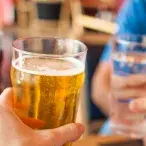 Afinal, o álcool anula o efeito do antibiótico?