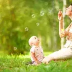 O desenvolvimento e crescimento saudável dependem não só dos brinquedos usados mas, em grande medida, da forma como os pais interagem com a criança.