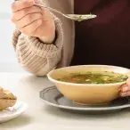 A canja de galinha ajuda a curar a gripe?