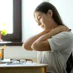 A fibromialgia pode ser desesperante para quem sofre de uma dor persistente, que o mantém cansado dia e noite. 