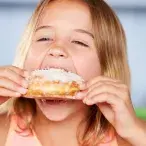 Há alguma relação entre hiperatividade nas crianças e o consumo de açúcar? A resposta da pediatra.