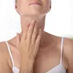 O hipertiroidismo afeta sobretudo as mulheres e tem como sintomas principais a taquicardia, o emagrecimento, uma sensação de cansaço extremo.