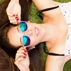 Saiba como escolher os melhores óculos para proteger os olhos do sol dos raios UV.