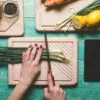 Para um estilo de vida saudável é essencial uma alimentação equilibrada e a prática regular de exercício físico